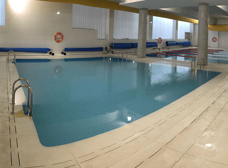 Piscina San Pedro Apóstol - diferentes piscinas
